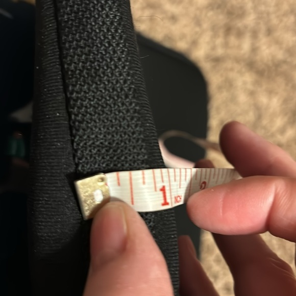 Amazon basic black laptop/ tablet sleeve with zipper top and padded - Picture 6 of 6